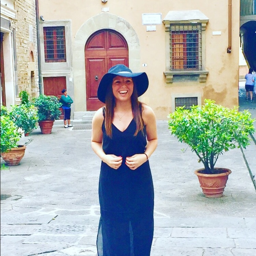 Meet your Posher, Caitlin